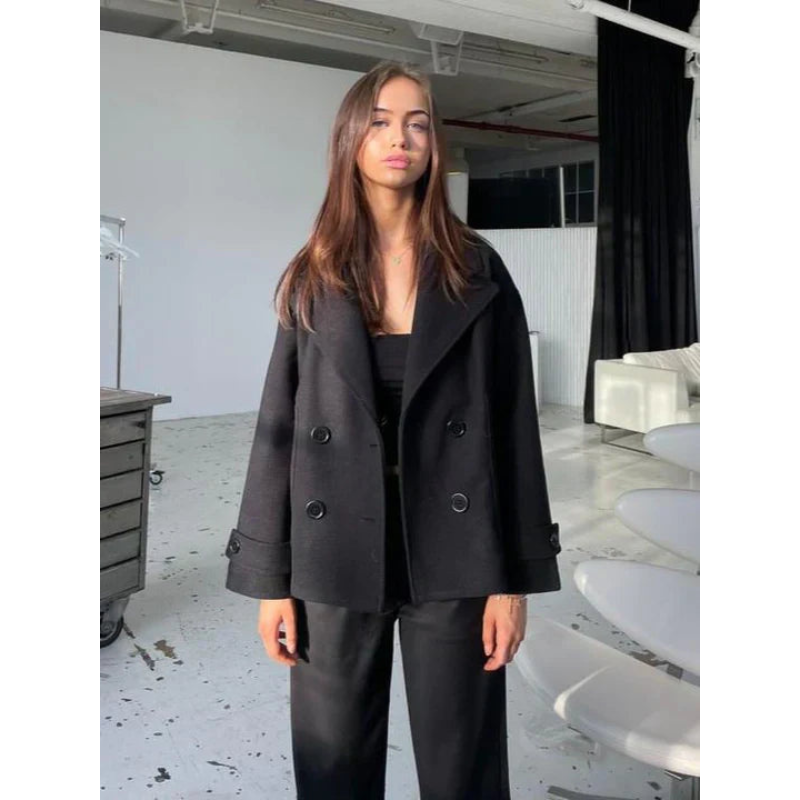 Dames winterjas – getailleerd model – formeel tot casual – decoratieve knopen