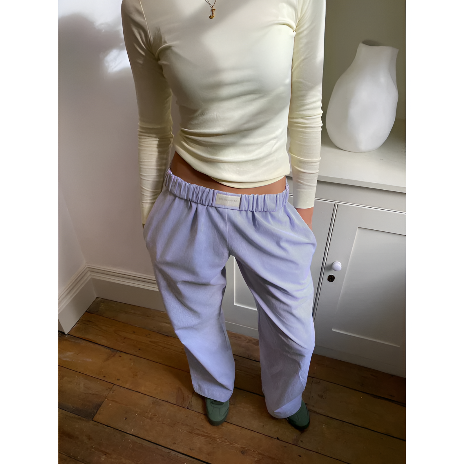 Afslappede damerbukser - Letvægtsstof - Sidelommer - Moderne stil