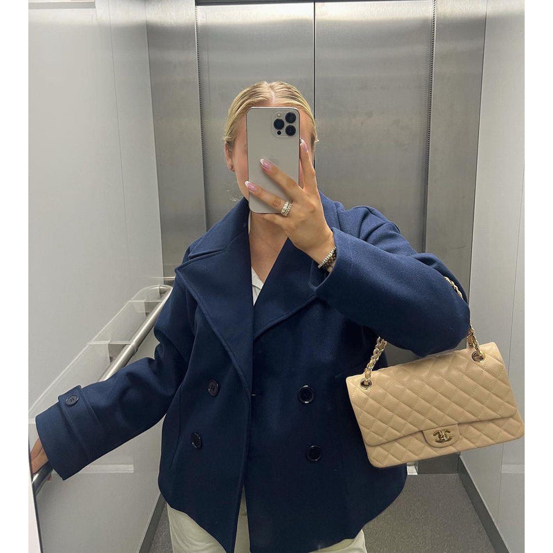 Dames winterjas – getailleerd model – formeel tot casual – decoratieve knopen