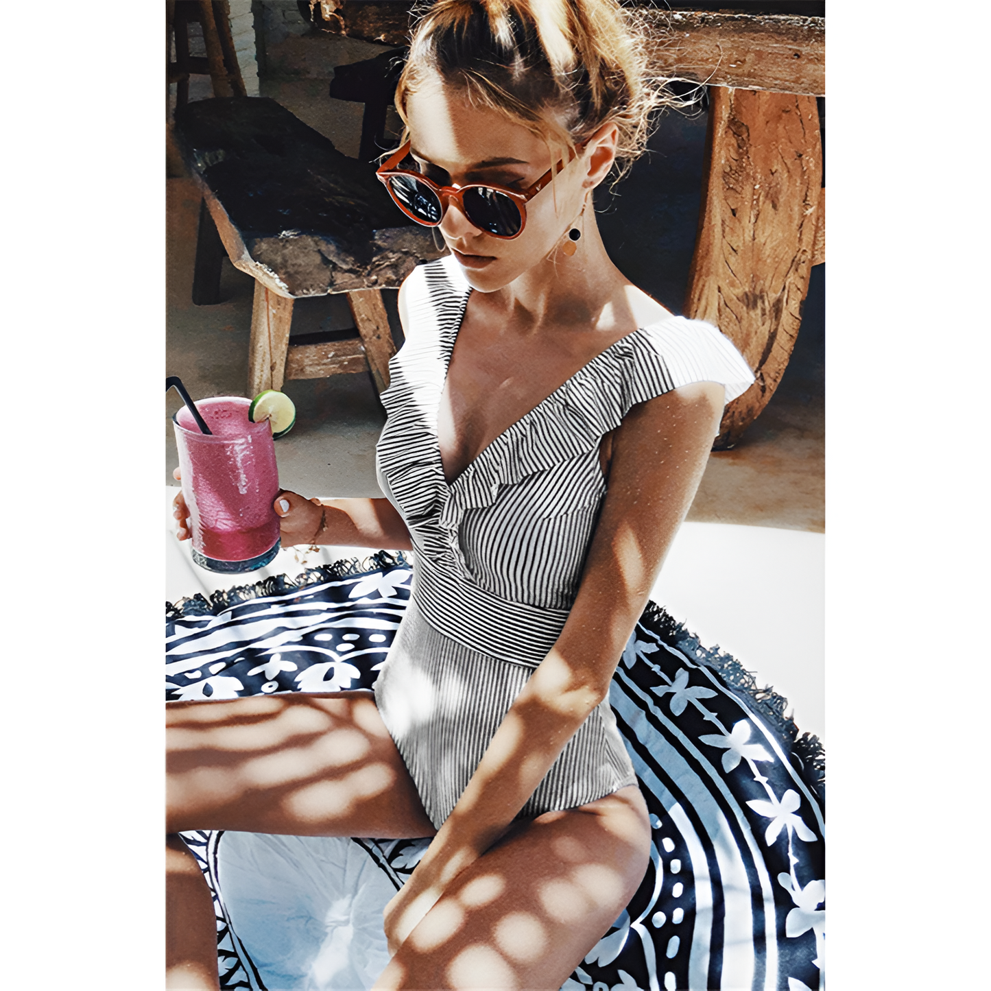 Kvinders svømmetøj - Vintage tryk - Smigrende pasform - Justerbare stropper