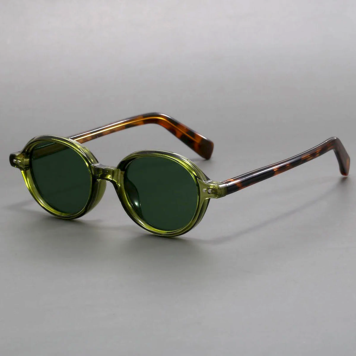 Solbriller til kvinder – polariserede glas – oval stel – let design