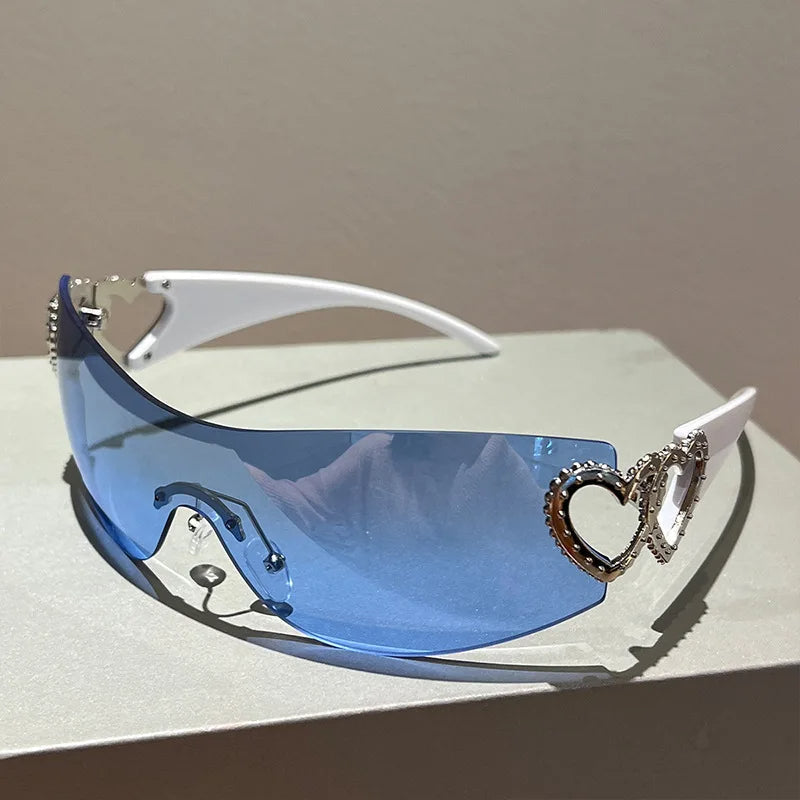 Solglas til kvinder – dobbelt hjerte-detalje – stilfuld farve – justerbar pasform