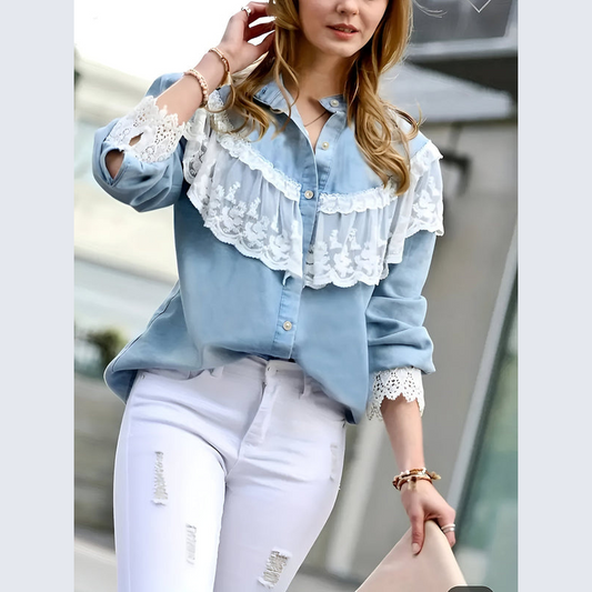 Denimskjorte til kvinder – elegante flæser – blød bomuld – behagelig pasform